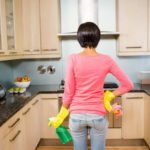 5 народных средств против жира и пятен, которые опасны для кухонных фасадов
