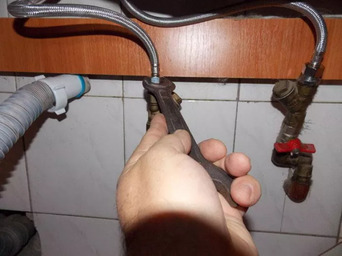 подключение шлангов