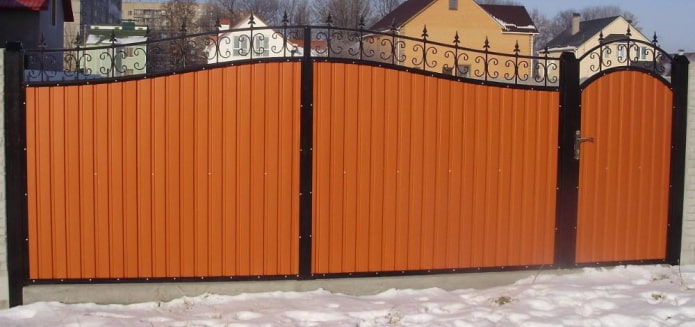 Въездная зона с калиткой Въездная зона с калиткой