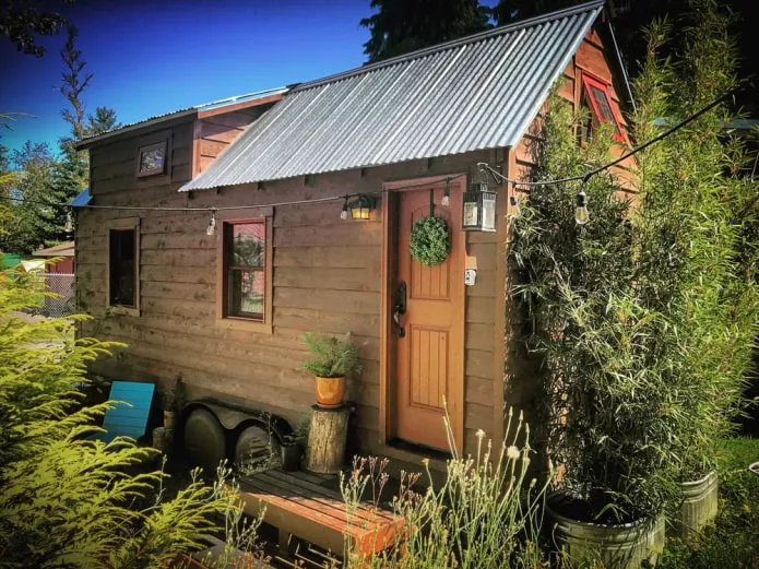 Tiny Tack House летом Tiny Tack House летом
