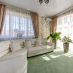 Шторы в гостиную: 70 стильных фото идей в интерьере