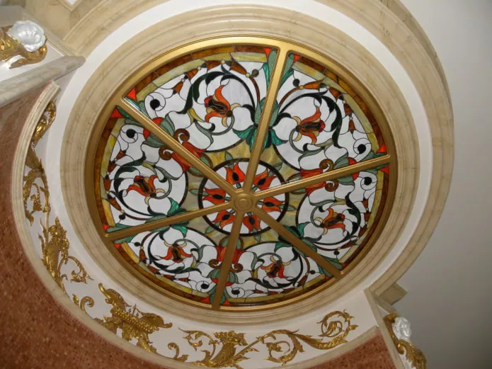 круглая витражная конструкция